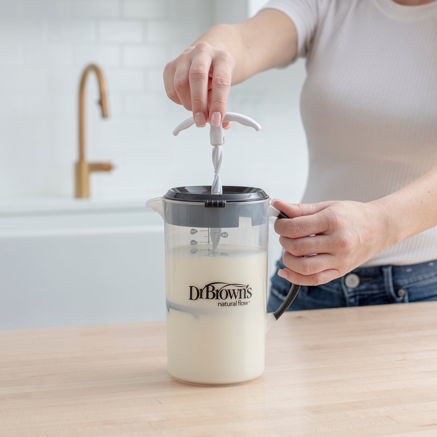 Jarra para Mezclar Leche - ¡No deja grumos ni burbujas!