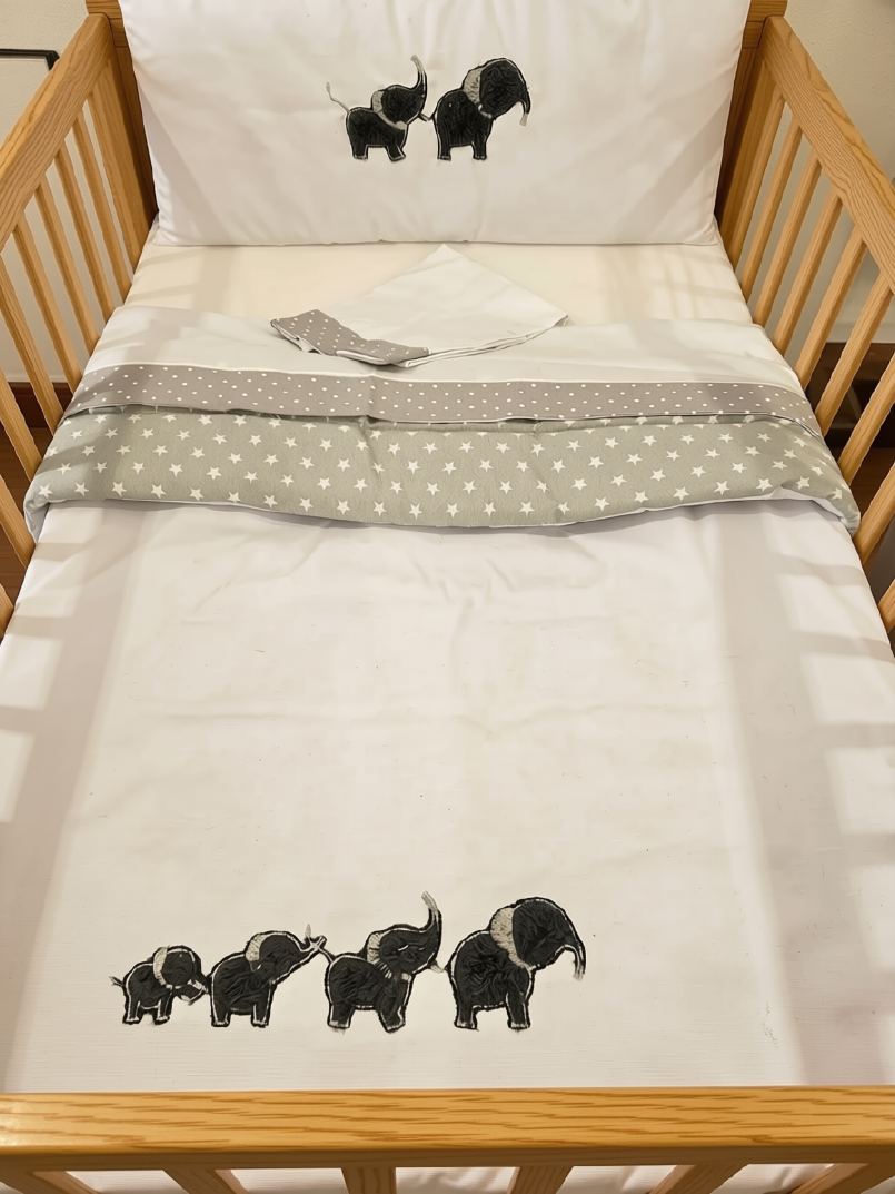 Set de cuna Familia de Elefantes Blanco