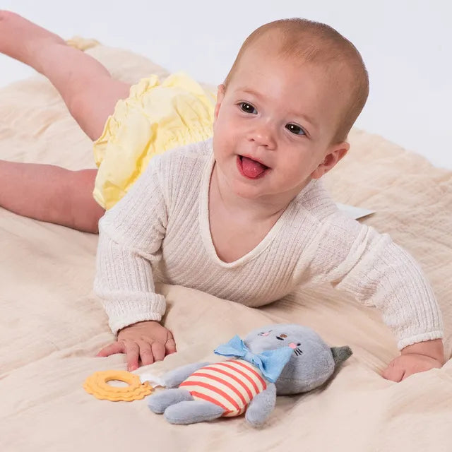 Peluche de Actividad Con Sonajero Clara