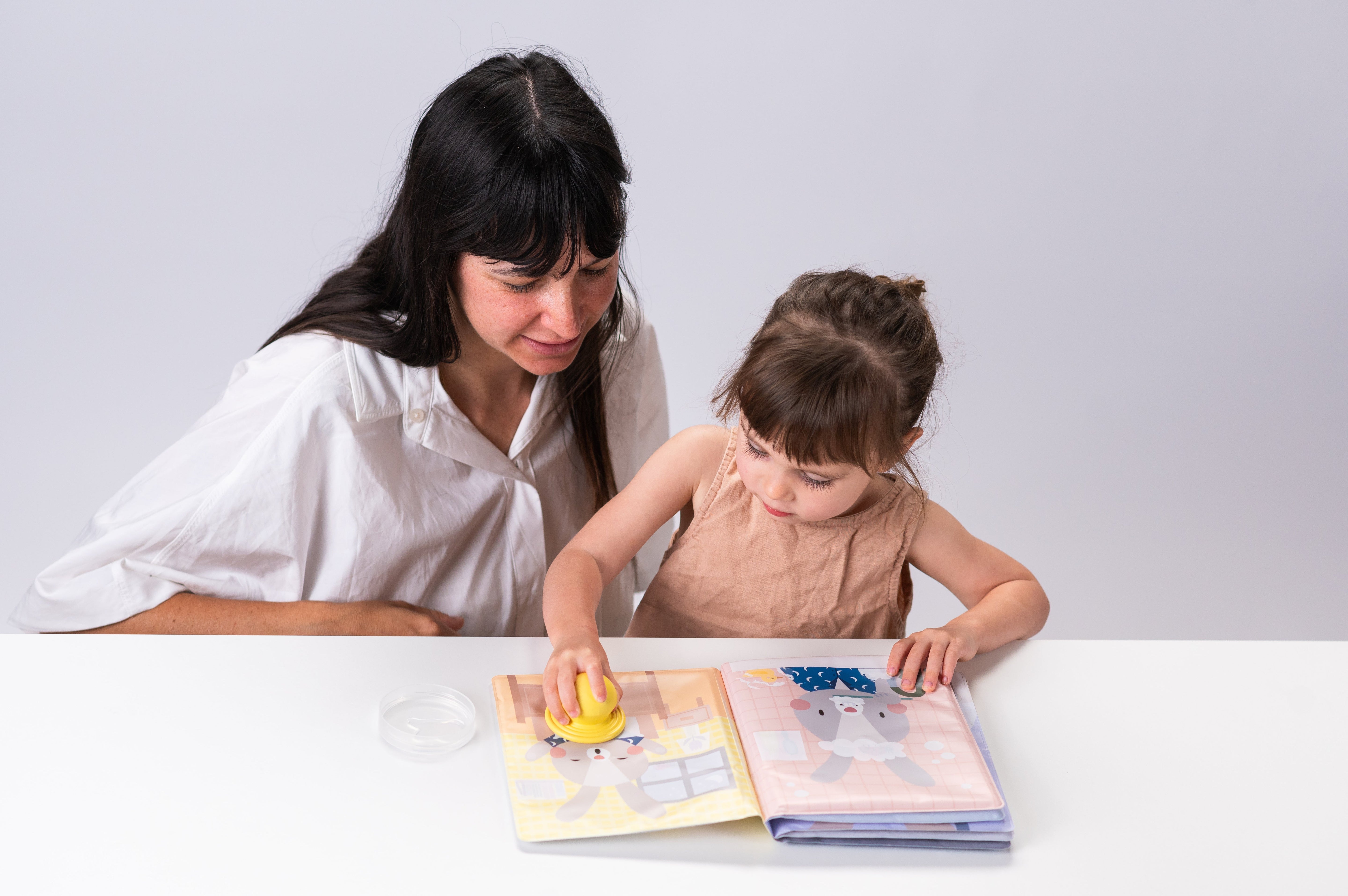 Libro de agua peek-a-boo